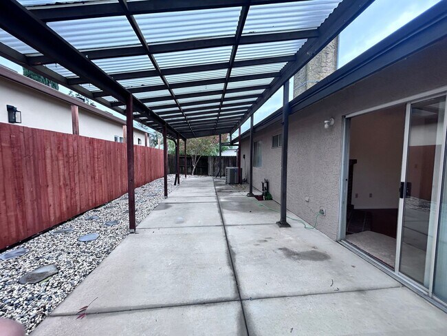 Building Photo - 1/3 OFF ONE MONTH RENT IF APPROVED AND MOVED IN BY 12/15