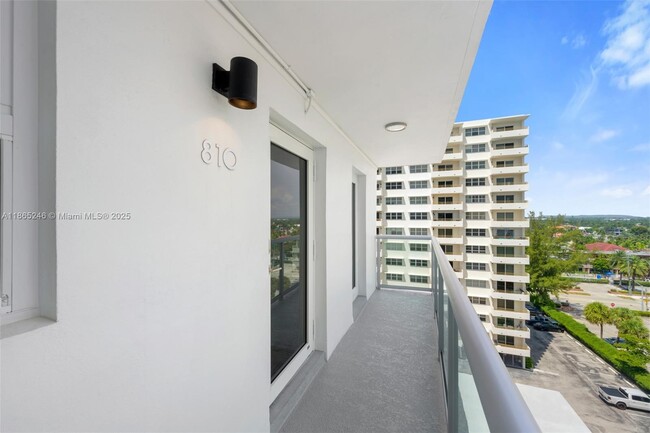 Building Photo - 1620 N Ocean Blvd