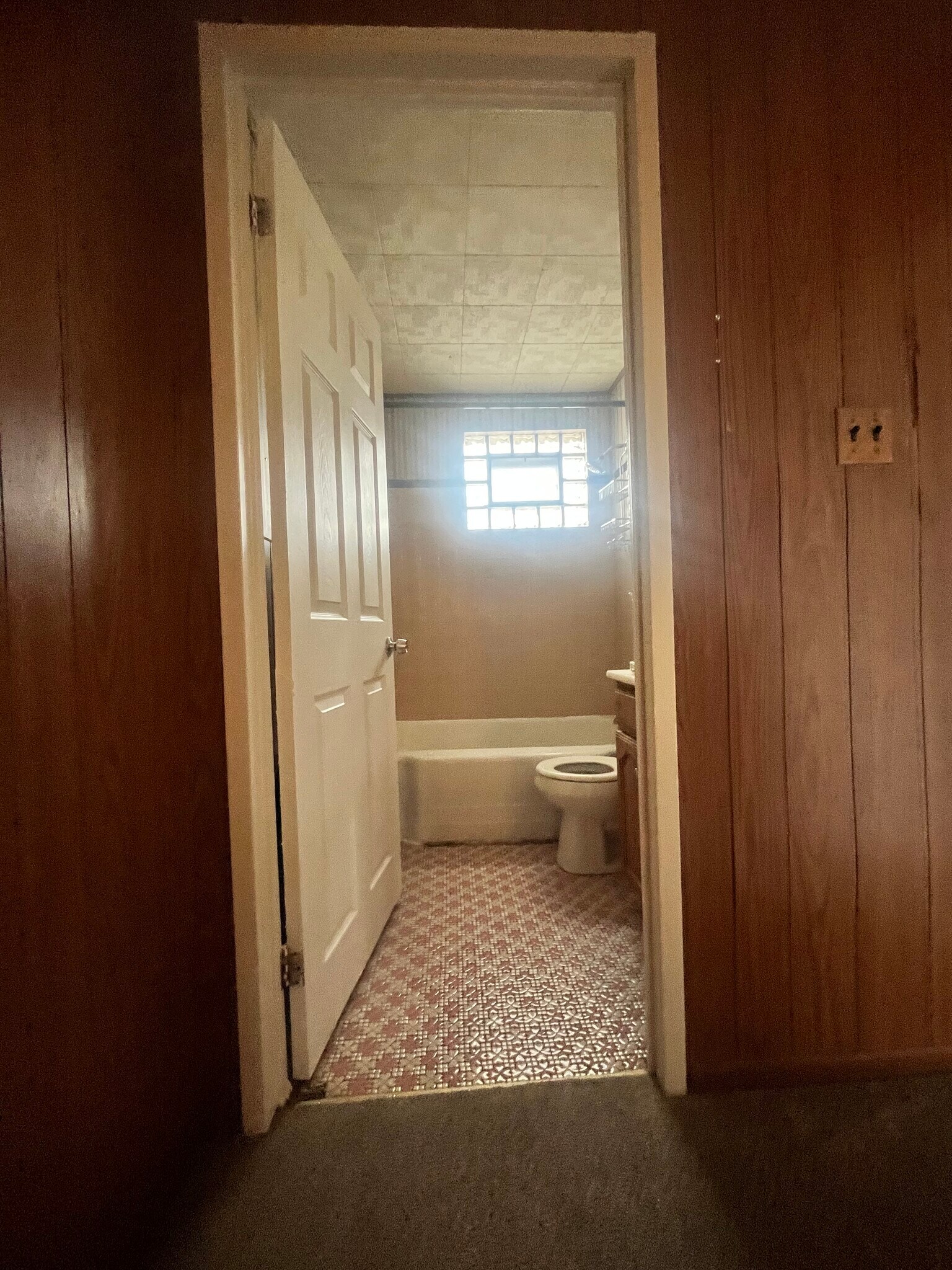 Bathroom (upstairs) - 4203 Doris Ave