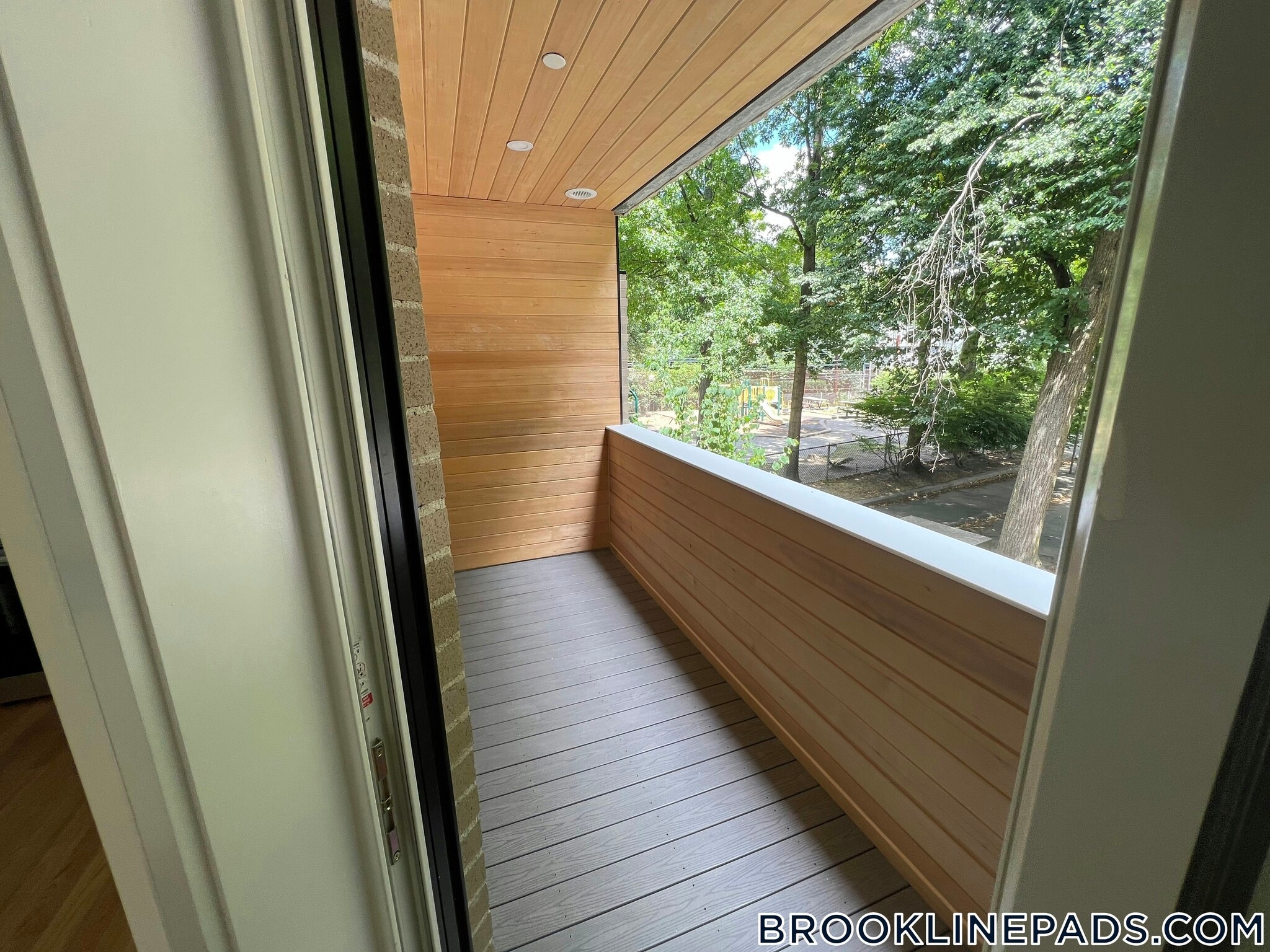 Building Photo - 65 Cameron St