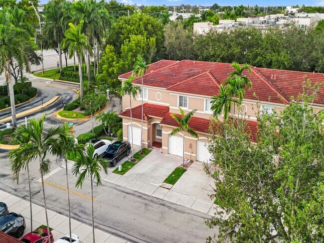 Building Photo - 7923 N Southwood Cir