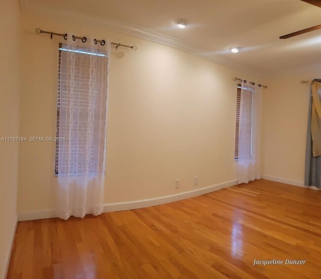 Building Photo - 2241 NE 38th St