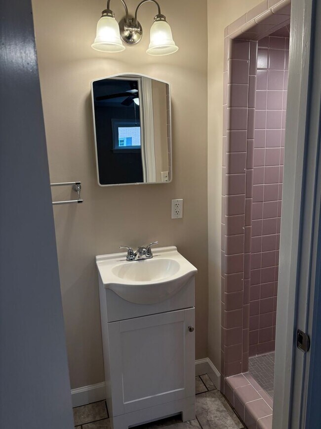 Building Photo - 4 bed, 2 bath brick home located in Asheboro