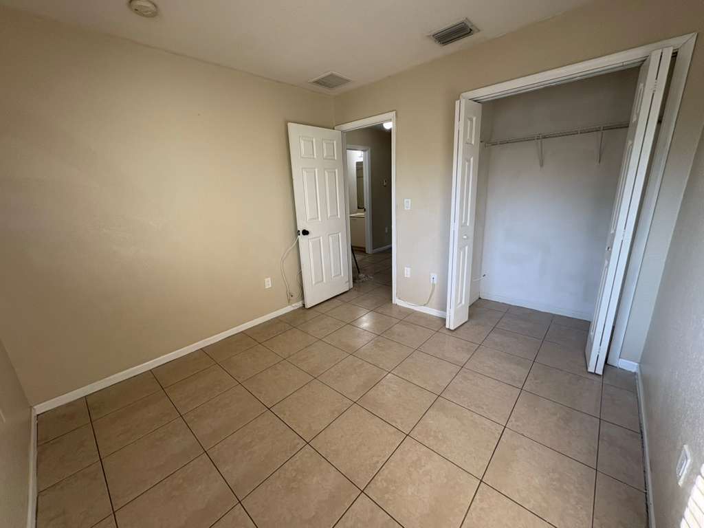 Building Photo - 2819 SE 15th Rd