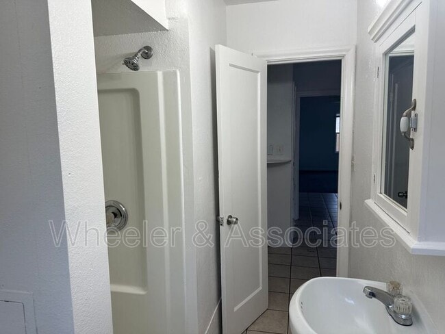 Building Photo - 2564 Porter Ave