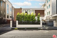 Building Photo - 1307 Tamarind Ave