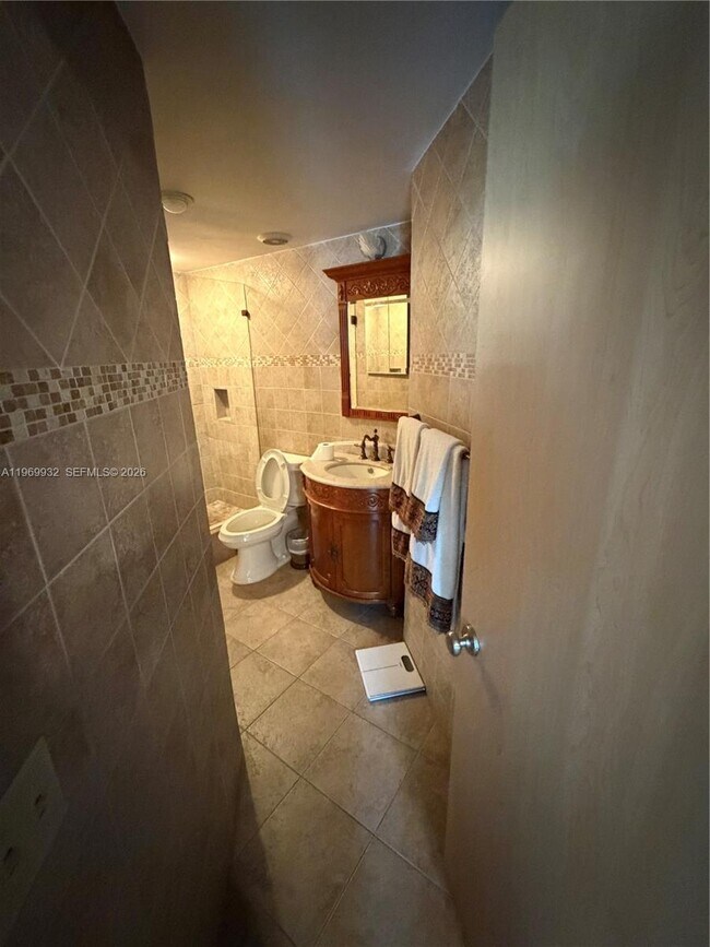 Building Photo - 710 N Ocean Blvd