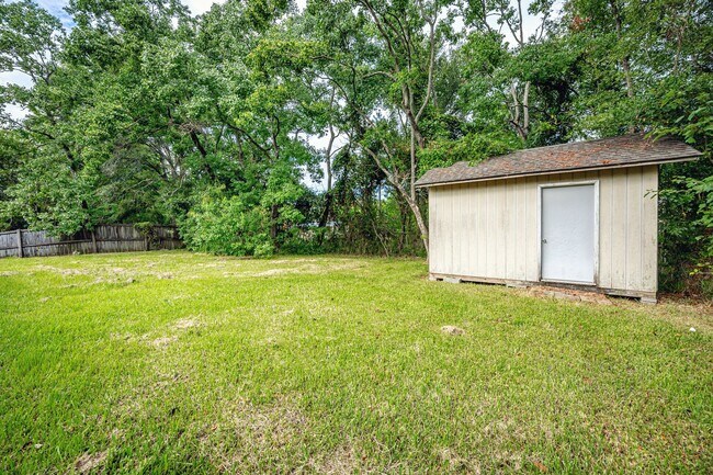 Building Photo - 2840 Gardendale Ave
