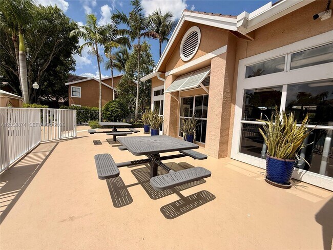 Building Photo - 15570 SW 105th Ln