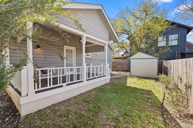 Building Photo - 1318 Bonham Terrace