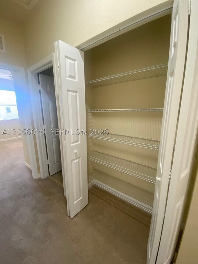 Building Photo - 9438 SW 171st Ct