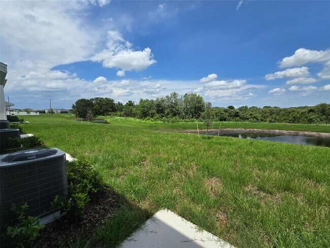 Building Photo - 3070 Chantilly Dr