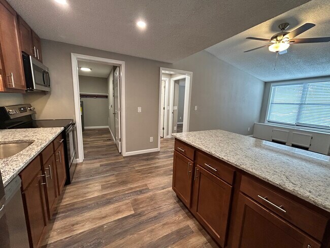 Building Photo - 121 Waterbury Ct