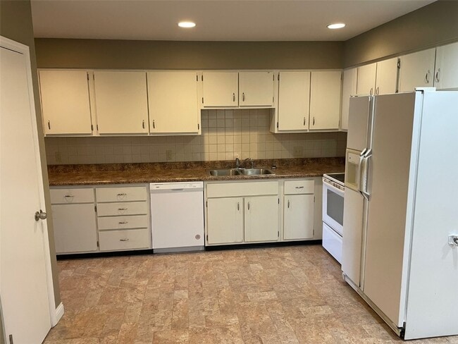 Building Photo - 1662 Knightwood Ln
