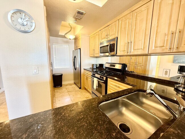 Building Photo - **MOVE-IN-SPECIAL $500 OFF 1st MO RENT** M...