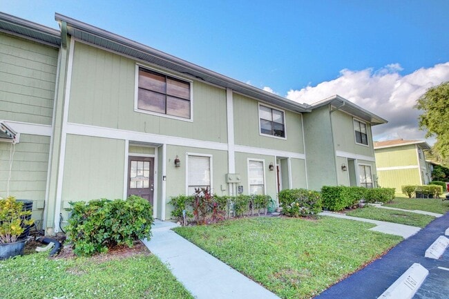 Building Photo - 799 Hill Dr