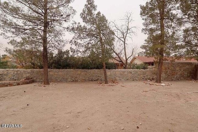 Building Photo - 727 Arredondo Dr