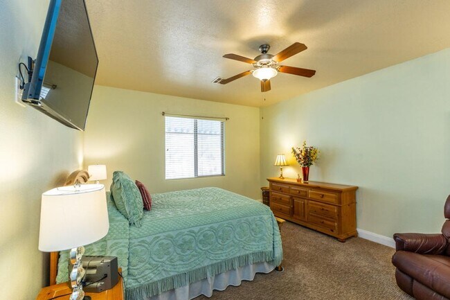 Building Photo - Beautiful 3 bed 2 bath Home!