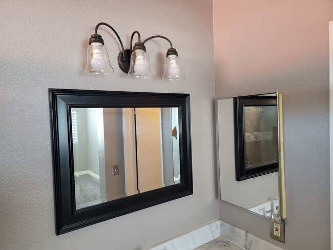 Building Photo - Fontana Two Story