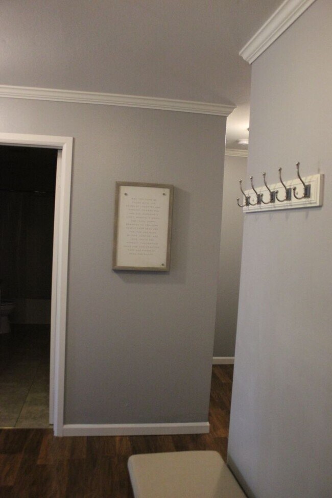 Building Photo - Gated Condo 2 bedroom 2 bath with no stairs!