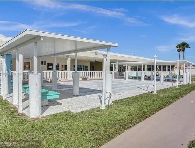 Building Photo - 5470 SW 25th Way