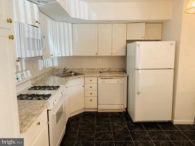 Building Photo - 1225 Norwalk Rd