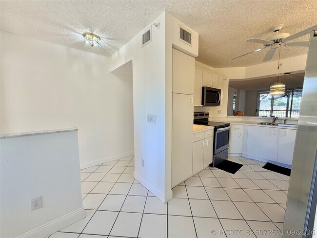 Building Photo - 9587 Weldon Cir