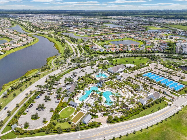 Building Photo - 5320 St Armands Way