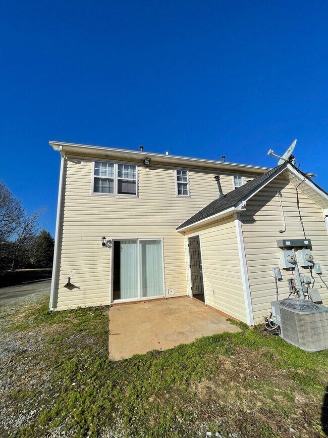 Building Photo - 610 Piper Ct