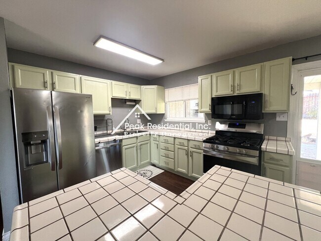 Building Photo - Wonderful 3bd/2ba Orangevale Home!