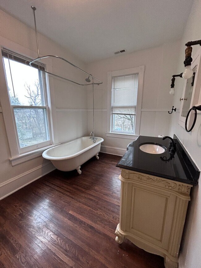 Building Photo - Renovated Victorian with historic touches & huge yard!