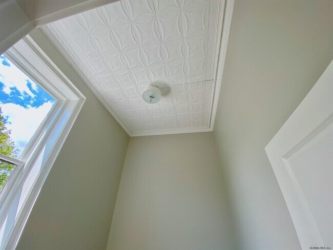 Building Photo - 77 Van Dam St