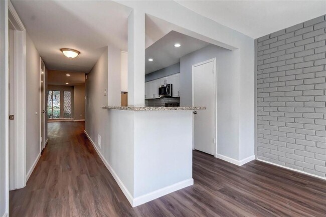 Building Photo - 13168 Trail Hollow Dr