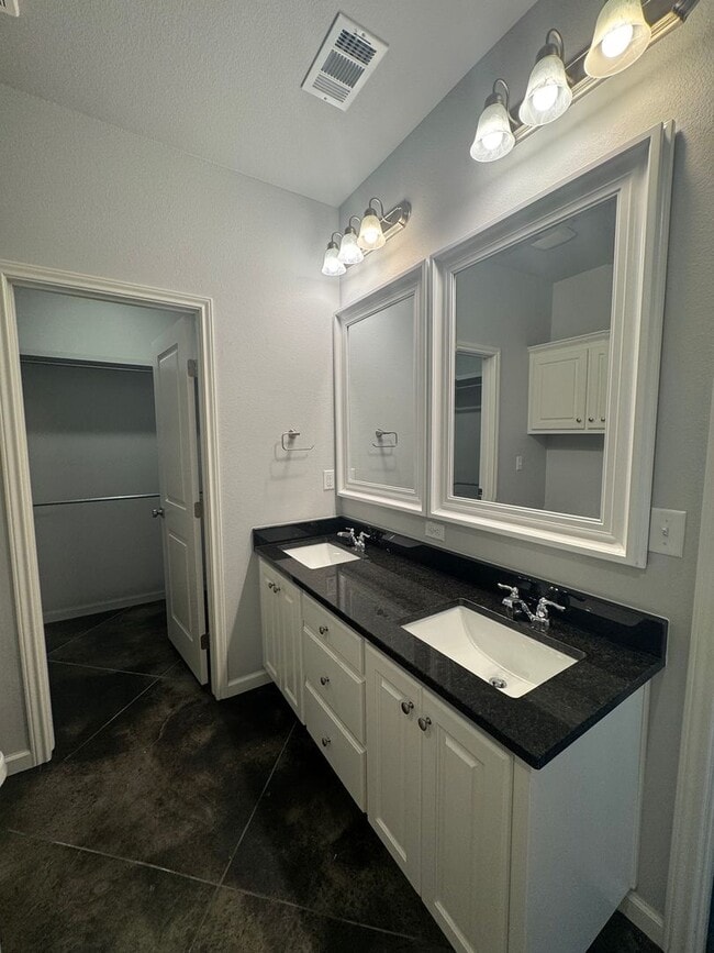 Building Photo - New built located in Beacon Pointe area!!!...