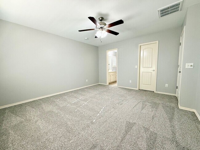 Building Photo - Great Family Home, Great Neighborhood