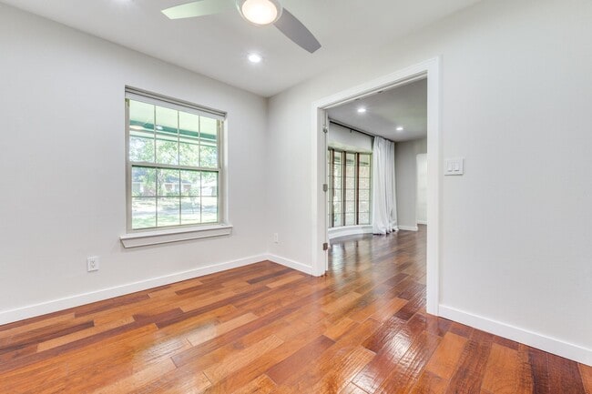 Building Photo - Extraordinary Irving Home on Quiet cul-de-sac!