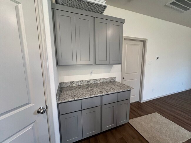 Building Photo - Welcome to Vander Ranch!