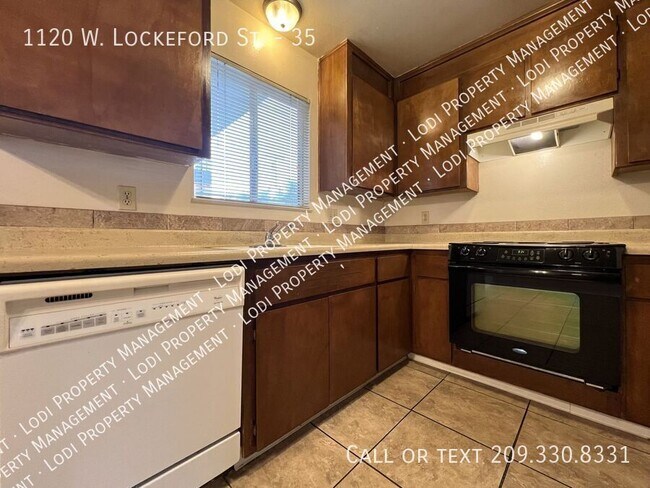 Building Photo - 1120 W Lockeford St