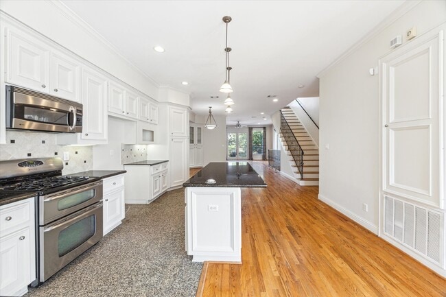 Building Photo - 1231 W Pierce St