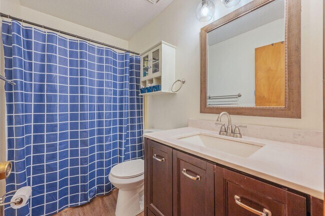 Building Photo - Enjoy resort-style amenities with this rental!
