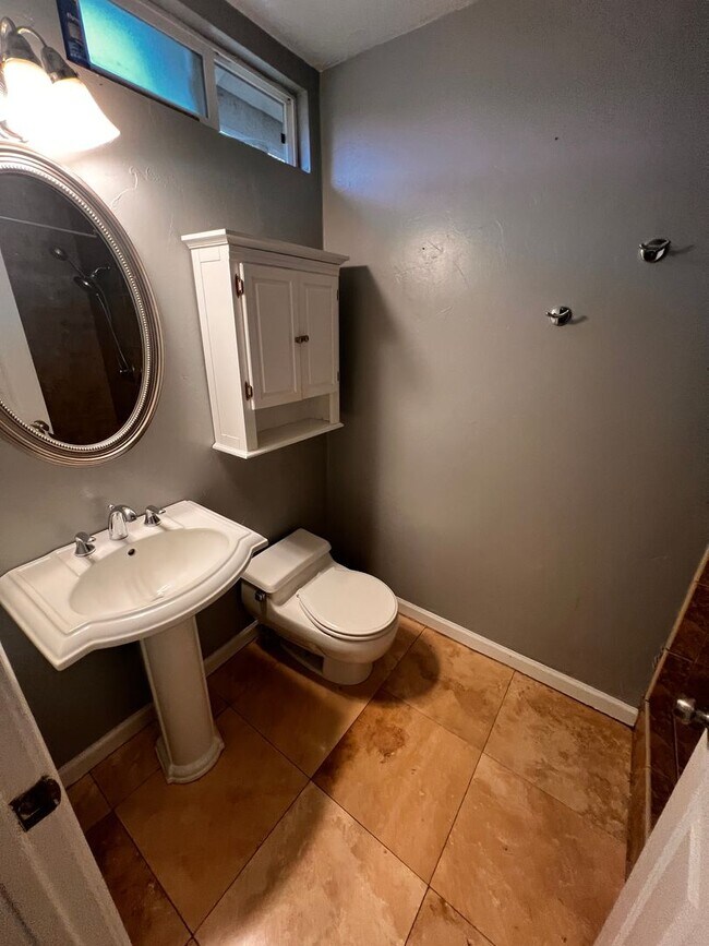 Building Photo - Great one story home close to TAFB