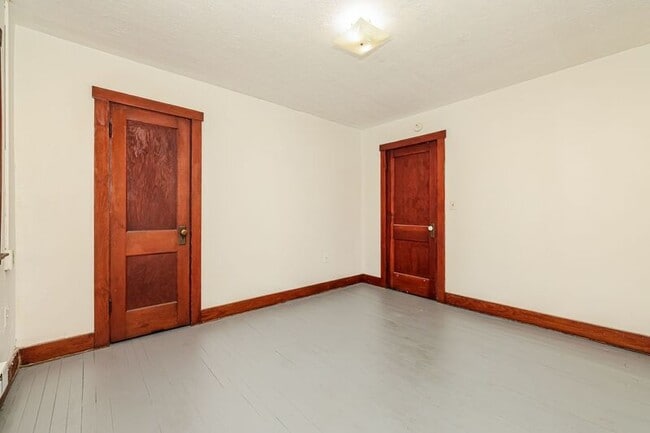 Building Photo - 1530 1/2 W High Street