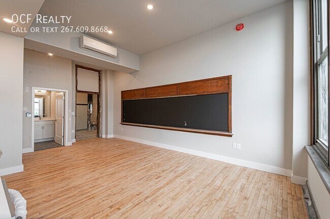 Building Photo - 1300 S 19th St