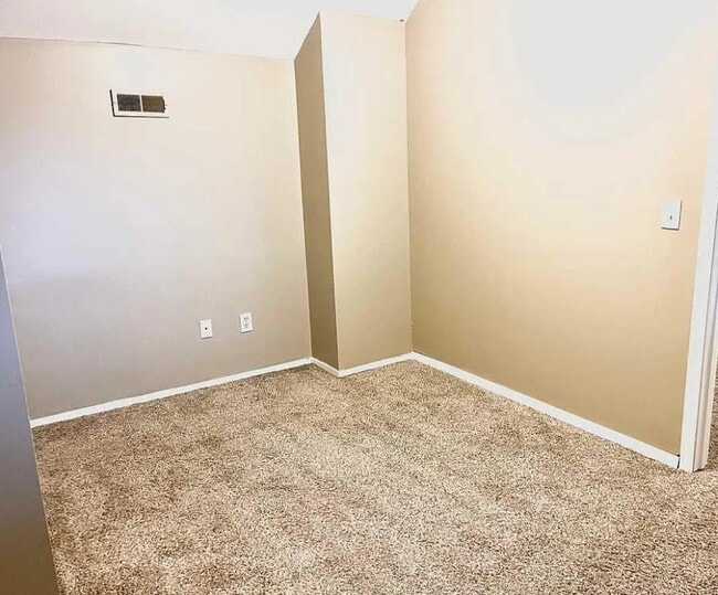 Building Photo - 15650 Stone Crossing Dr