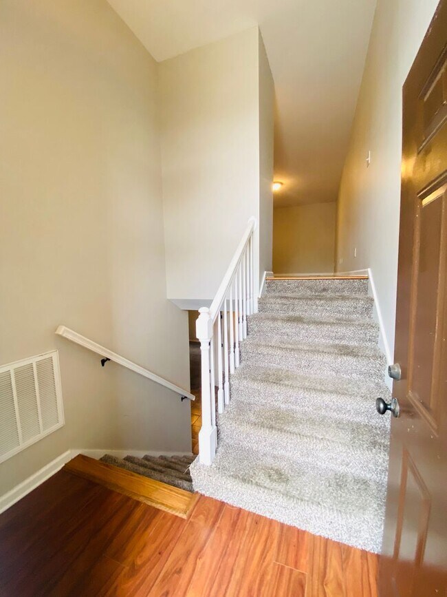 Building Photo - 1728 Thistlewood Dr