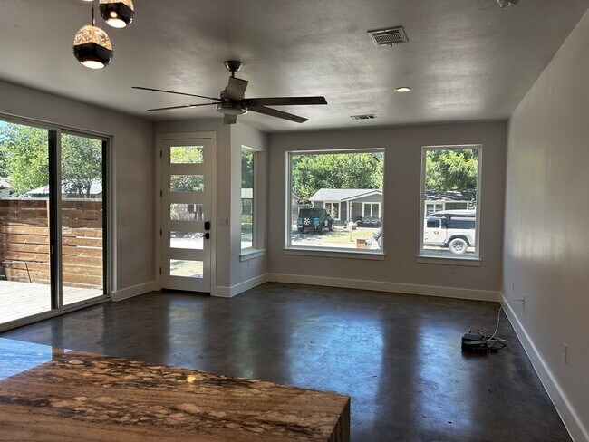 Building Photo - TX-AUS-113DEN