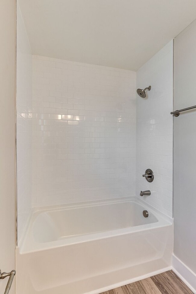 Building Photo - Townhome in Goodlettsville, Only 12 miles ...
