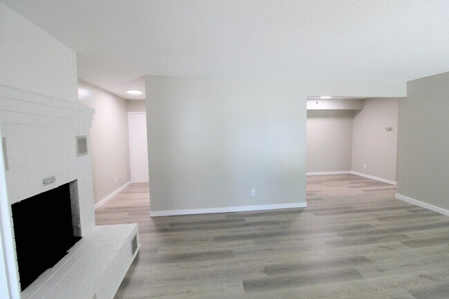 Building Photo - Stunning Fully Remodeled 3BR Condo at Madison Manor – Available This July!