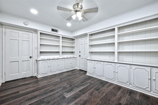 Building Photo - 5319 S Braeswood Blvd