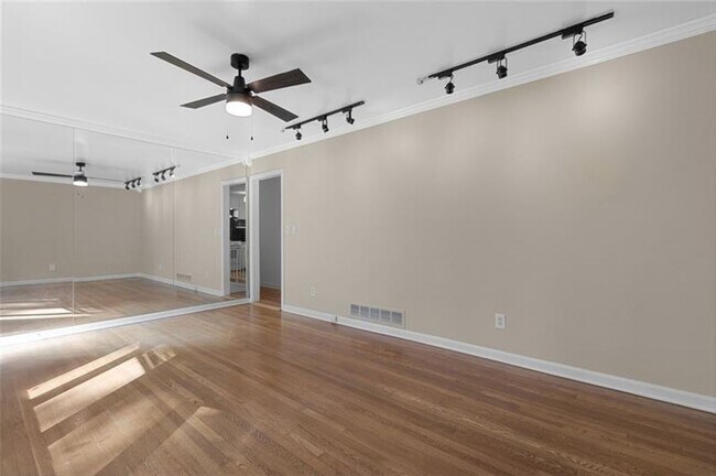 Building Photo - 2958 Harcourt Dr